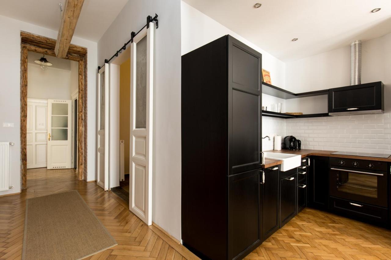 King Rustik & Central Apartment Budapest Eksteriør billede